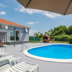 Holiday Home Flora with pool