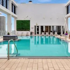 Sun-Splashed 1BR Condo unit in DWTN Miami with WFH