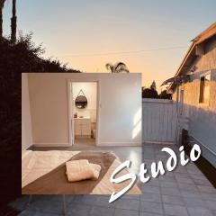 Studio with Private Entrance By Zen Living Short Term Rental