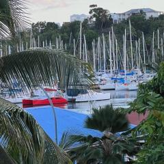 Duplex Marina gosier- vue Mer et bateaux équipé d'une citerne reliée à l'eau de ville