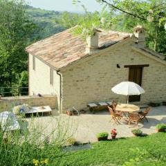 Charming Villa in Monte San Martino with Swimming Pool