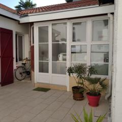 Arcachon: Charmante Maison T3 Proche Plage et Commerces, 2 Chambres, Wi-Fi, Idéale Familles - FR-1-319-35