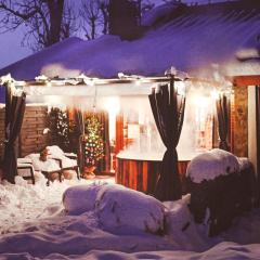 STRÓŻÓWKA SKI&SPA Domek nad rzeką z ogrodem i jacuzzi,narty.