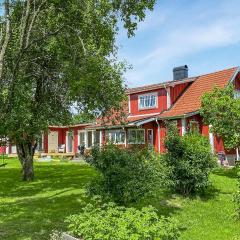 Awesome Home In Havstenshult With 2 Bedrooms And Wifi