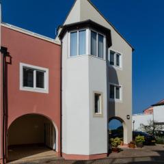 Waters Edge Balcony Apartment