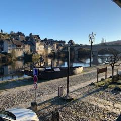 Maison en pierre sur les Quais de la Dordogne