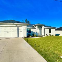 New house with canal view in Cape Coral