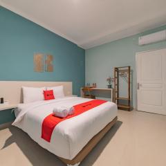 RedDoorz Plus near Surapati Core