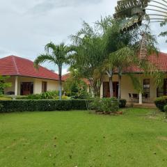 Beautiful bungalow with a communal outdoor pool and 2 km from the sandy beach