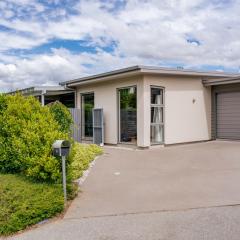 Urban Oasis - Wanaka Holiday Home