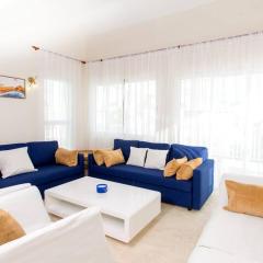 Pristine 4BR Beachfront Getaway with Pool & Rooftop