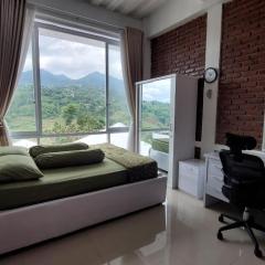 Teras Luhur Villa & Cafe dengan Pemandangan Gunung dan Pesawahan
