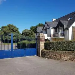 Hyper centre de Sarzeau, grand appartement au calme avec jardinet