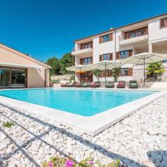 E&T apartments with a beautiful pool