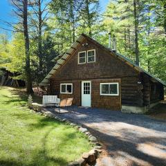 Cozy Elizabethtown Cabin with Fire Pit!