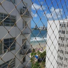 Ótima Kitnet pé na areia na praia de Pitangueiras c/ vista para o mar.