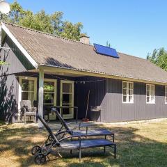 Cosy Home In Aakirkeby With 3 Bedrooms And Wifi