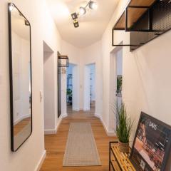 DWELLSTAY - Wohnung 90qm, 3 Schlafzimmer, Küche, Wohnzimmer, Balkon, Netflix
