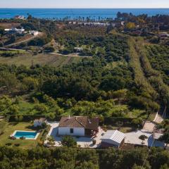 Villa con piscina cerca de la playa