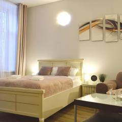Romantic Studio APT-Great Location- City center-FREE Parking-Self Check-in- till Old town 20 min