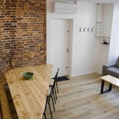 Another brick in the wall Apartment in Paris Sleeps 9