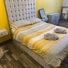 Oak 2 Bed Apartment (Plus Sofa Bed - Sleeps 6)