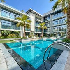 Onyx Studio with Fantastic Pool View in JVC
