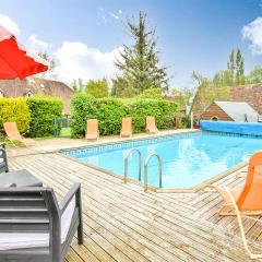 Beautiful Home In Vieux-pont-en-auge With Wifi, 3 Bedrooms And Outdoor Swimming Pool