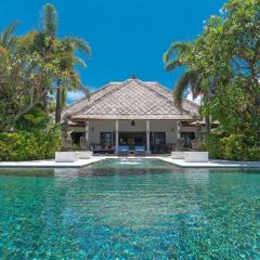 Villa Sali: luxury beach villa with staff!