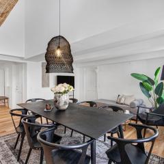 Sanders Regent - Smart Two-Bedroom Apartment Near Central Square