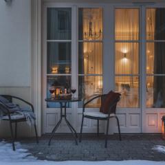 Atrium - Old Town Luxury Apartments - by Upstairs