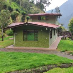 "Casa Verde" en Baños de Agua Santa con vista al volcán Tungurahua