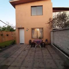 Espaciosa casa, con estacionamiento interior