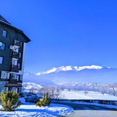 Stylish 2BD Apartment with Panoramic Mountain View by Flat Mаnager