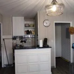 Studio tout équipé refait à neuf