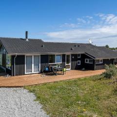 Nice Home In Hjrring With 4 Bedrooms, Sauna And Wifi
