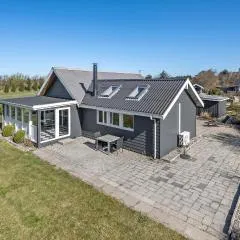 Stunning Home In Vemb With Wifi