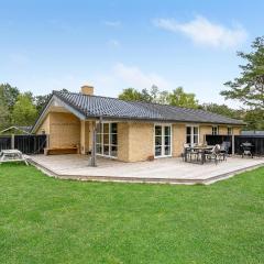 Beautiful Home In Ebeltoft With Sauna