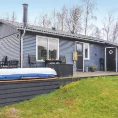 Three-Bedroom Holiday Home In Allingabro