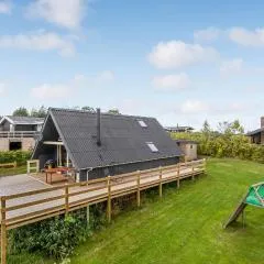 Stunning Home In Roslev With Wifi