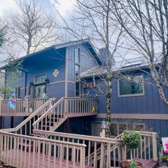 Near Hiking Trails Beech Mountain Home with Deck!