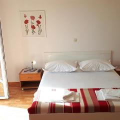 Makarska Studio apartments in the city center Taja