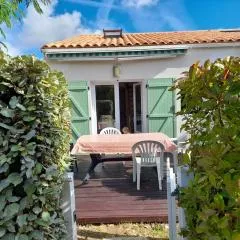 Maisonnette à deux pas de la plage dans résidence calme
