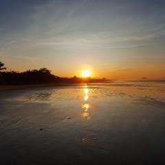 Apartamento pé na areia no centro de Bertioga