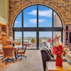 Elegance on the open water Beautiful Split Level Penthouse has Panoramic Vews of the Gulf Coast