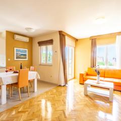 Karchna Erica central location in countyside with large barbecue area