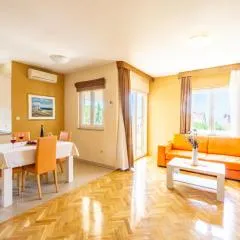 Karchna Erica central location in countyside with large barbecue area