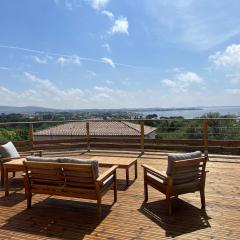 Villa avec piscine, spa à débordement vue exceptionnelle sur l'étang de Thau