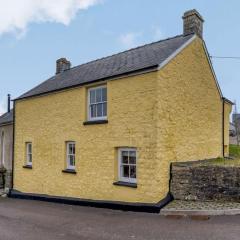 Yellow Welsh Cottage-Coastal Retreat Village View