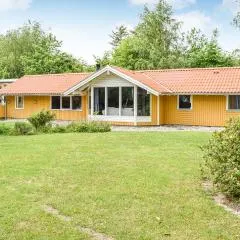 Cozy Home In Gilleleje With Wifi